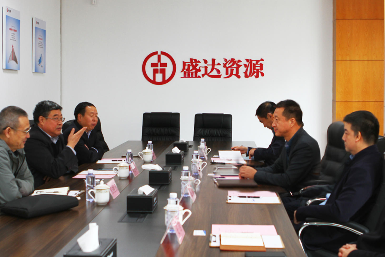 中国华冶科工集团董事长刘玉军率队到访不朽情缘资源